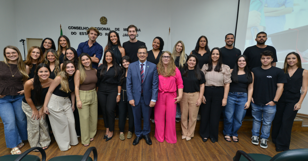 Formandos dos municípios de Angra dos Reis, Rio de Janeiro e Vassouras iniciam processo de inscrição do registro profissional no CREMERJ