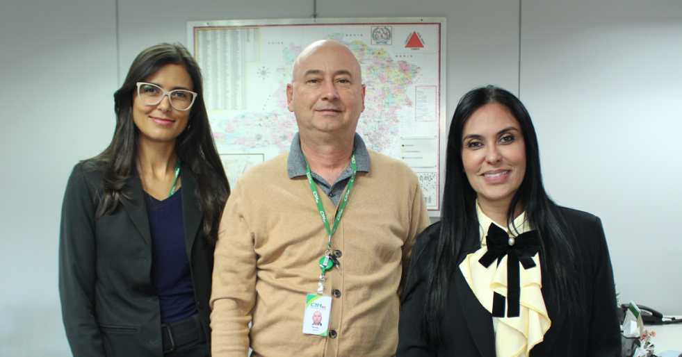 Coordenadora do Departamento de Fiscalização do CREMERJ realiza visita técnica ao Defis do CRM-MG
